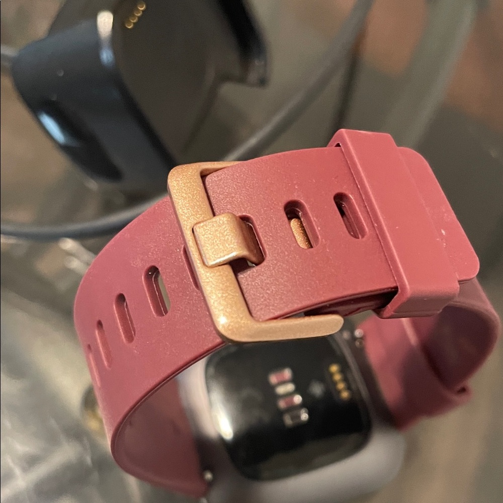 Fitbit versa 2 Smartwatch with Pink Strap - Picture 5 of 5